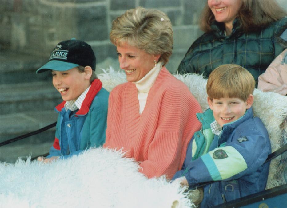 Vilmos (balra) mindössze 14, Harry (jobbra) pedig 12 volt, amikor Diana meghalt /Fotó: Northfoto