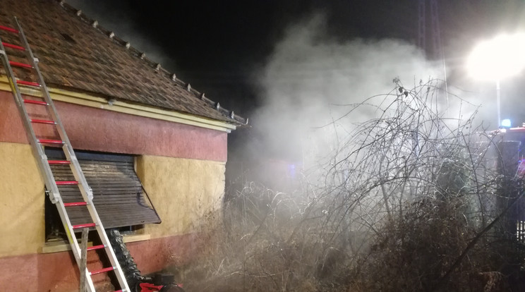 Az éjszaka folyamán égett le egy családi ház / Fotó: BM OKF - Körmend HTP