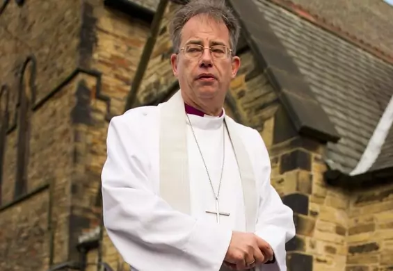 Angielski biskup wzywa kościół, by zezwolił na śluby kościelne osób LGBT+ 
