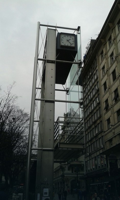 Analogni časovnik na Trgu: 13.20 sati