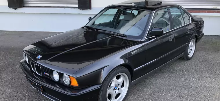 28-letnie BMW M5 E34 jak nowe, prawie bez przebiegu!