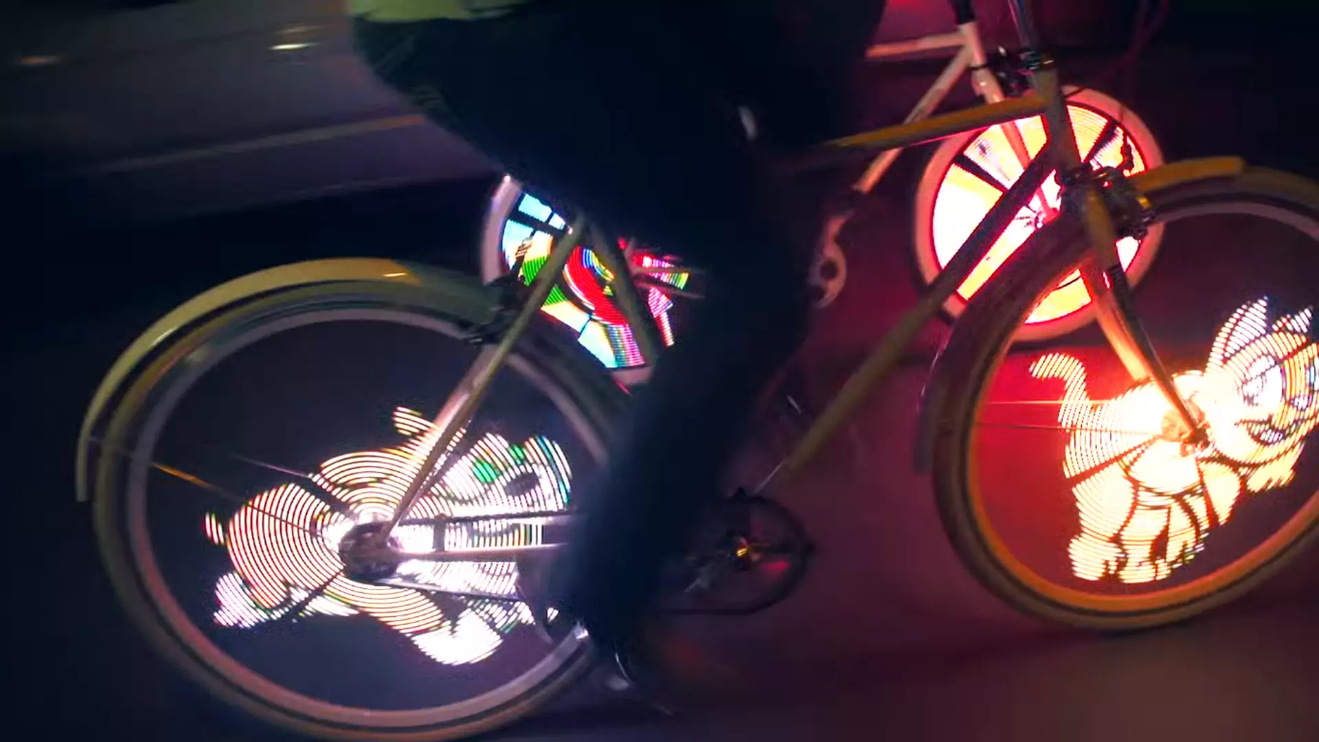 Podświetlone koła roweru to gadżet, który dba o twoje bezpieczeństwo na drodze i modny look