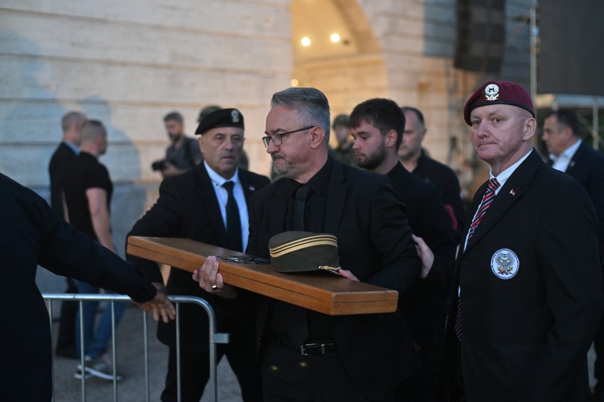 Sahrana Ratku Mladiću 