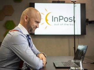 InPost to platforma dostaw dla e-commerce. Założony w 1999 roku przez Rafała Brzoskę w Polsce, InPost posiada sieć ponad 12 tys. Paczkomatów, w tym ponad 1 100 w Wielkiej Brytanii, a także świadczy usługi kurierskie i fullfilment dla sprzedawców e-commerce.