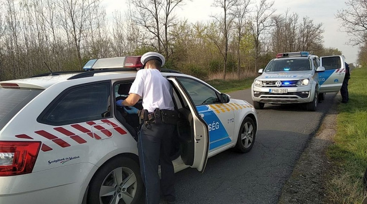 A sofőrt őrizetbe vették, az utasát viszont elengedték /Fotó: Police.hu