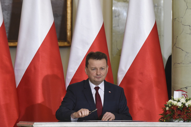 Zaprzysiężony na stanowisko ministra obrony narodowej Mariusz Błaszczak podczas uroczystego powołania nowych członków Rady Ministrów.