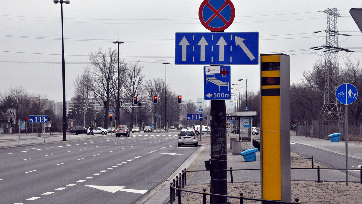 Robią zdjęcia nie tylko kierowcom przekraczającym prędkość, ale także tym, którzy wjeżdżają na skrzyżowanie na czerwonym świetle. Dwa kolejne nowoczesne fotoradary już działają w Warszawie.
