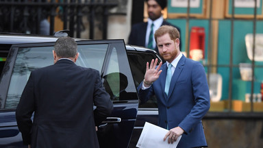 Książę Harry po śmierci Filipa wrócił do Londynu. Meghan została w Los Angeles