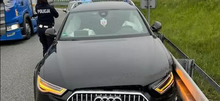 Audi z Niemiec blokowało zjazd z A4. Policjanci odkryli, dlaczego ktoś je porzucił