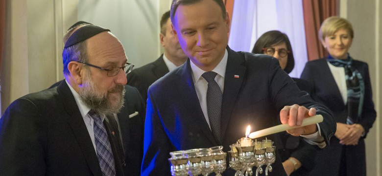 O tym, jak Andrzej Duda zapalał "handlowe świece", czyli wpadka prezydenta na Facebooku