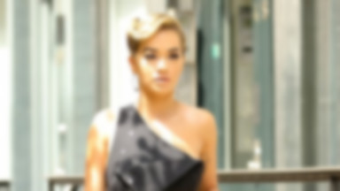 Elegancka Rita Ora na nowojorskich ulicach. Podoba wam się w takim wydaniu?