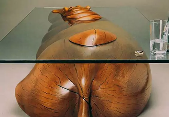 Czy to hipopotam, wyglądający spod wody, czy stolik do kawy? Designerski pomysł na meble