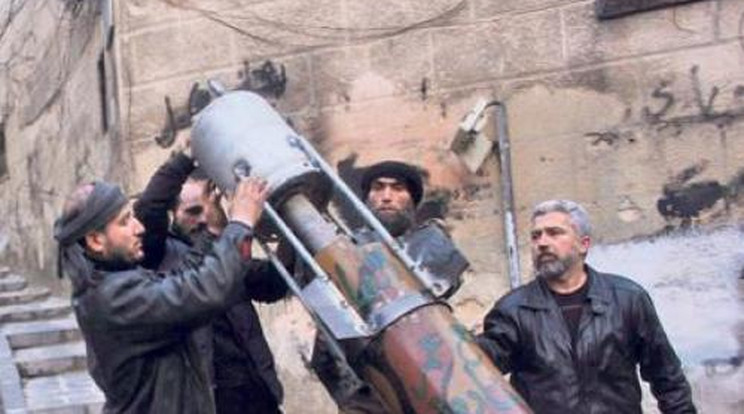 Gázpalackokkal bombáznak a szír lázadók