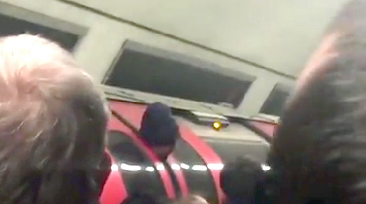Beszorult a munkás feje  a londoni metróba