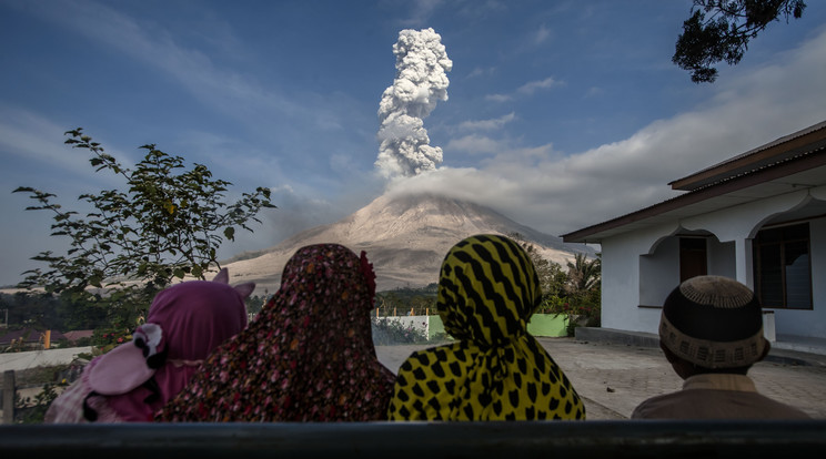 Kitört egy vulkán Indonéziában / Fotó: AFP