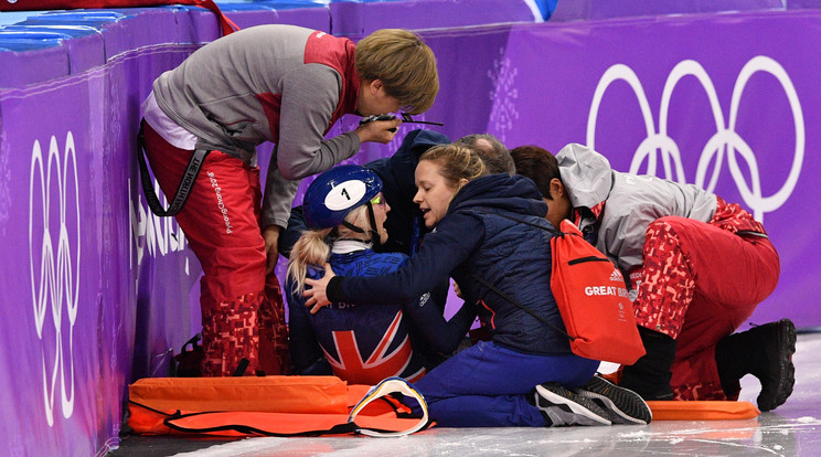 Ismét nagyot bukott Liu Shaolin Sándor barátnője, Elise Christie /Fotó: AFP