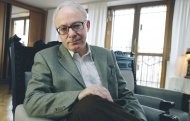 Marek Płoszczyński, absolwent Akademii
    Medycznej w Warszawie. W latach 1985-1994 członek zespołu badań
    naukowych w Max Boehringer Institut i Sandoz Forschung Institut
    w Wiedniu. Współzałożyciel Centrum Medycznego Damiana