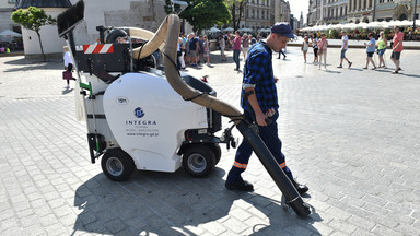 W Krakowie testowano odkurzacz, który zbiera kurz, niedopałki i butelki z ulic