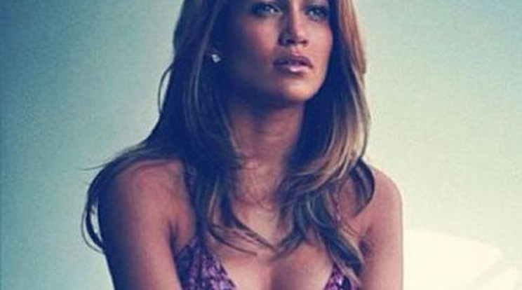Bomba formában van a szexi Jennifer Lopez! - Fotó