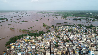 Indie: rośnie liczba ofiar śmiertelnych powodzi na południu kraju