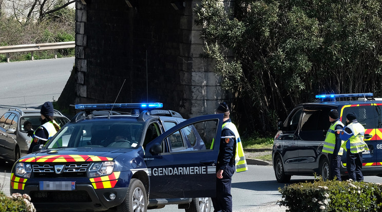 A túszejtés előtt a férfi négy rendőrt sebesített meg egy
pisztollyal /Fotó: AFP