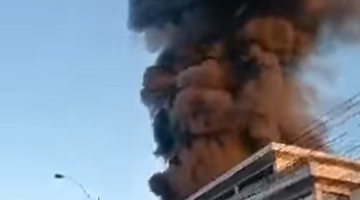 Hatalmas tűz ütött ki egy kolozsvári raktárban, 6 tűzoltót riasztottak a helyszínre / Fotó: YouTube