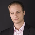 Bartosz Stodolny  Product manager działu smartfonów, Vobis   - Klient, który zdecyduje się na zainstalowanie w telefonie nieautoryzowanej przez producenta urządzenia wersji systemu operacyjnego, musi pamiętać, że konsekwencją takiej operacji będzie utrata gwarancji. Producent jasno określa, że bierze pełną odpowiedzialność za urządzenie tylko wtedy, gdy użytkownik instaluje w nim wyłącznie oficjalne aktualizacje systemu.