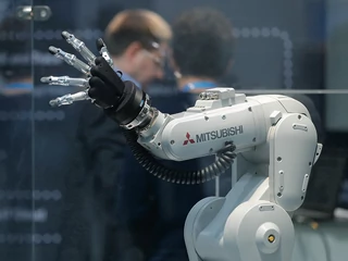 Mitsubishi MELFA to jeden z pierwszych cobotów, czyli robotów kooperacyjnych, wrażliwych na dotyk człowieka