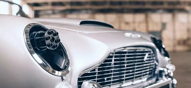 Filmowy Aston Martin DB5 dla juniora. Ma obrotowe tablice i działka, ale cena zwala z nóg
