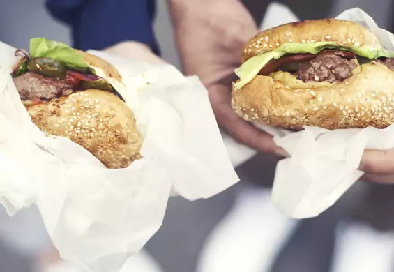 Lidl sprzedaje cheesburgery na ciepło, które wyglądają jak z McDonald's. Kultowa kanapka ma konkurencję