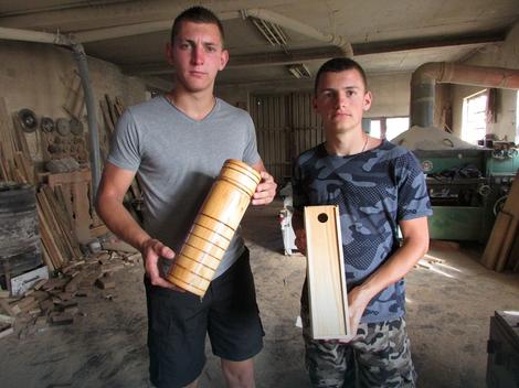 Braća Đurđevići izrađuju drvene kutije