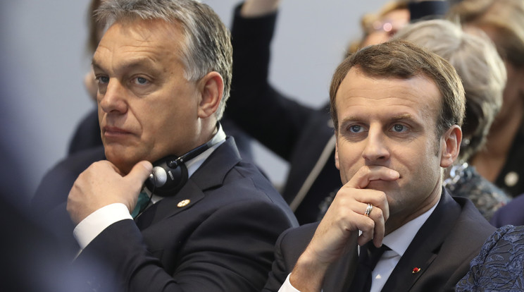 Orbán Viktor  kormányfő (balra) és Emmanuel Macron  francia
államfő mintha már ezen a fotón is más irányba tekintene /Fotó: AFP