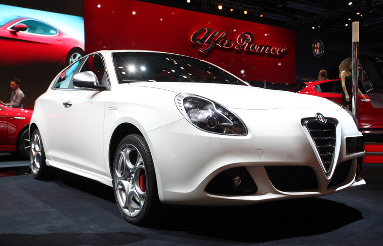 Paris Motor Show - od 2 października będzie można oglądać samochody najlepszych marek – Alfa Romeo Giulietta.  Fot: Chris Ratcliffe/Bloomberg