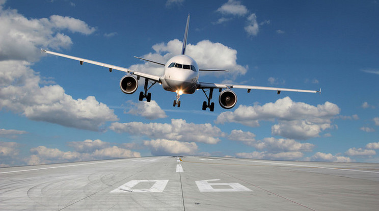 Futómű nélkül, a hasán csúszva érkezett meg a repülőtérre a gép /Illusztráció: Shutterstock
