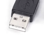 Wtyczka typu A używana jest najczęściej w gniazdach komputerów i hubów USB. Niektóre drukarki i urządzenia wielofunkcyjne również mają gniazda dla wtyczki typu A, na przykład do podłączania aparatów fotograficznych.