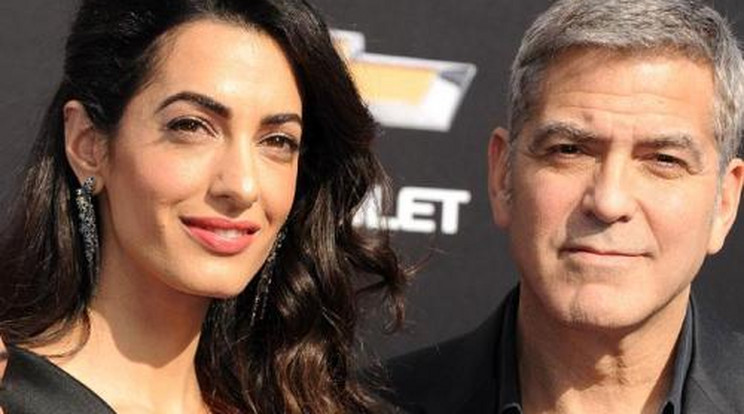 Clooney fél órát térdelt a lánykérésnél 