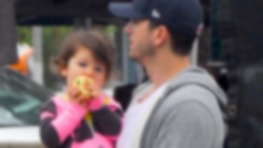 Ashton Kutcher i Mila Kunis z córeczką na spacerze