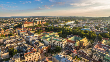 Rzeźba zawiśnie w centrum Krakowa z okazji międzynarodowego święta