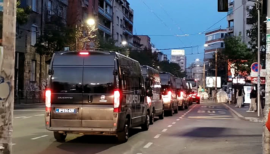 Kolona vozila žandarmerije uTakovskoj
