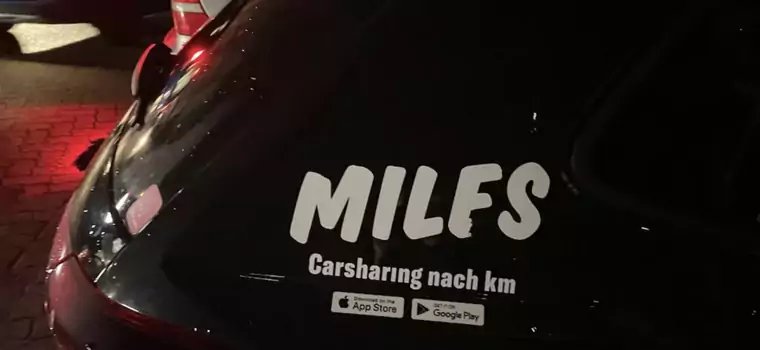 Po ulicach jeżdżą setki aut z napisem "MILFS". O co chodzi?