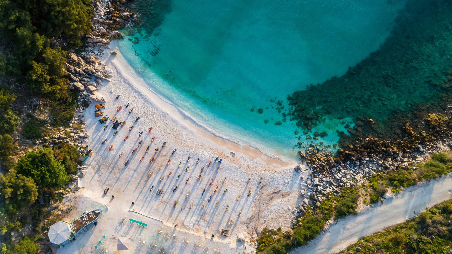 Rajska plaža u Grčkoj na kojoj je pesak hladan i na 40 stepeni