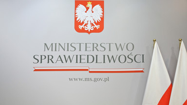 Były steward linii lotniczych pozostaje dyrektorem w Ministerstwie Sprawiedliwości