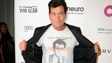 Postrzelił narzeczoną, uzależnił od seksu z prostytutkami i gwiazdkami porno. Charlie Sheen - największy skandalista w Hollywood