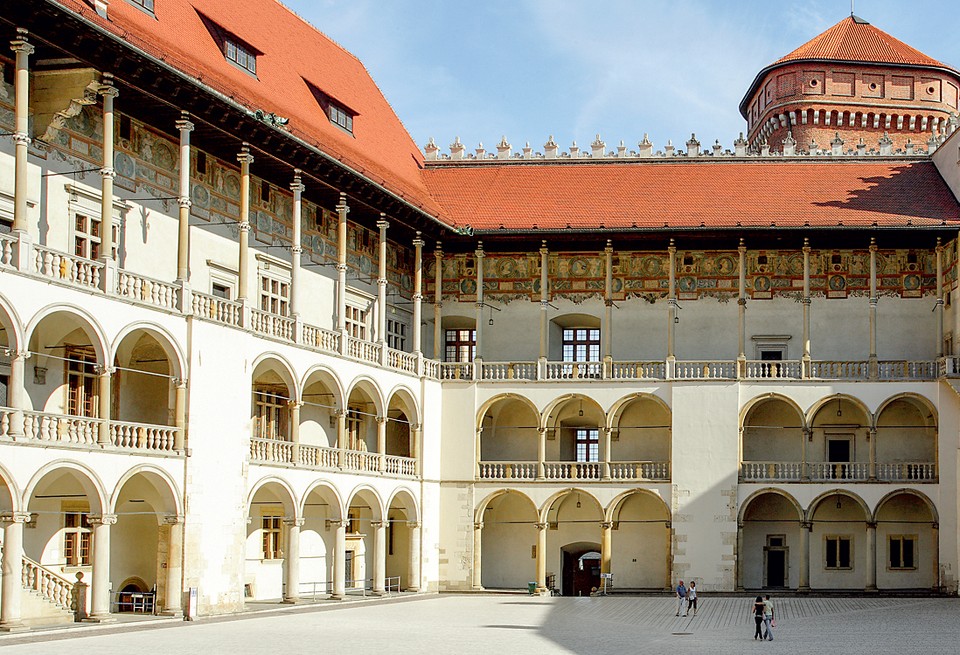 Wawel - południowe i wschodnie skrzydło zamku, widok z dziedzińca arkadowego