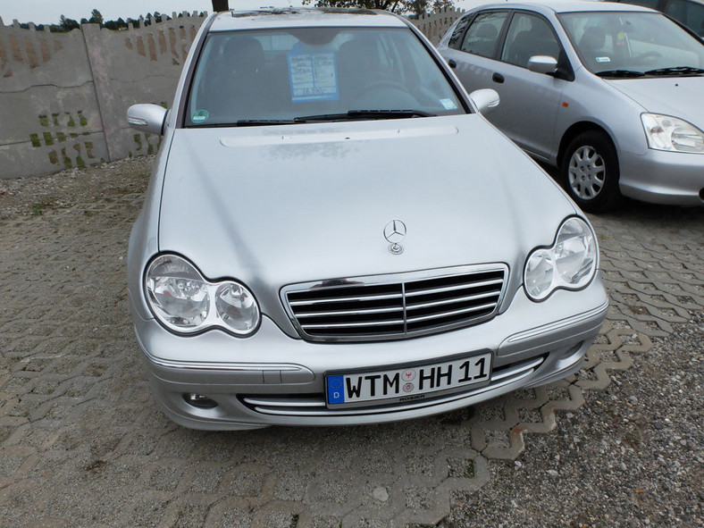 Auto z ogłoszenia - Mercedes C180 polecany przez kobietę