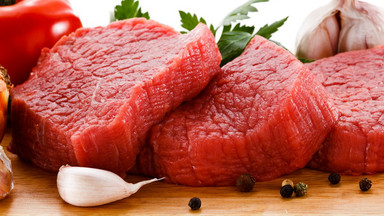 Spożywanie dużych ilości czerwonego mięsa przyspiesza dojrzewanie - to większe ryzyko raka piersi w przyszłości