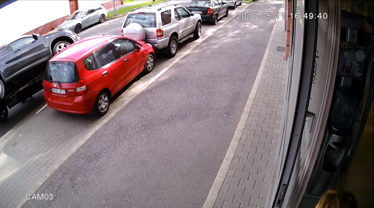 Ilyen parkolást sem láttak még Győrben, az biztos / Fotó: Youtube