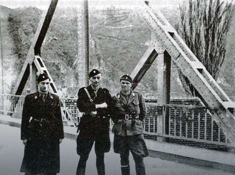 Most kralja Aleksandra u Malom Zvorniku i ustaški zločinac Jure Francetić na njemu