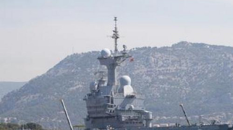 Ezt a csatahajó szörnyet küldik a franciák az Iszlám Állam ellen