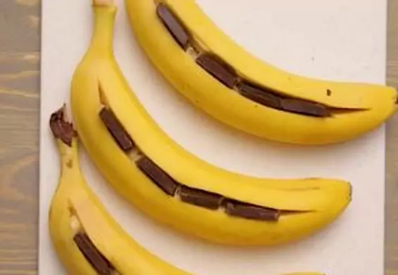 Sposób na grilla na słodko: banany z czekoladą